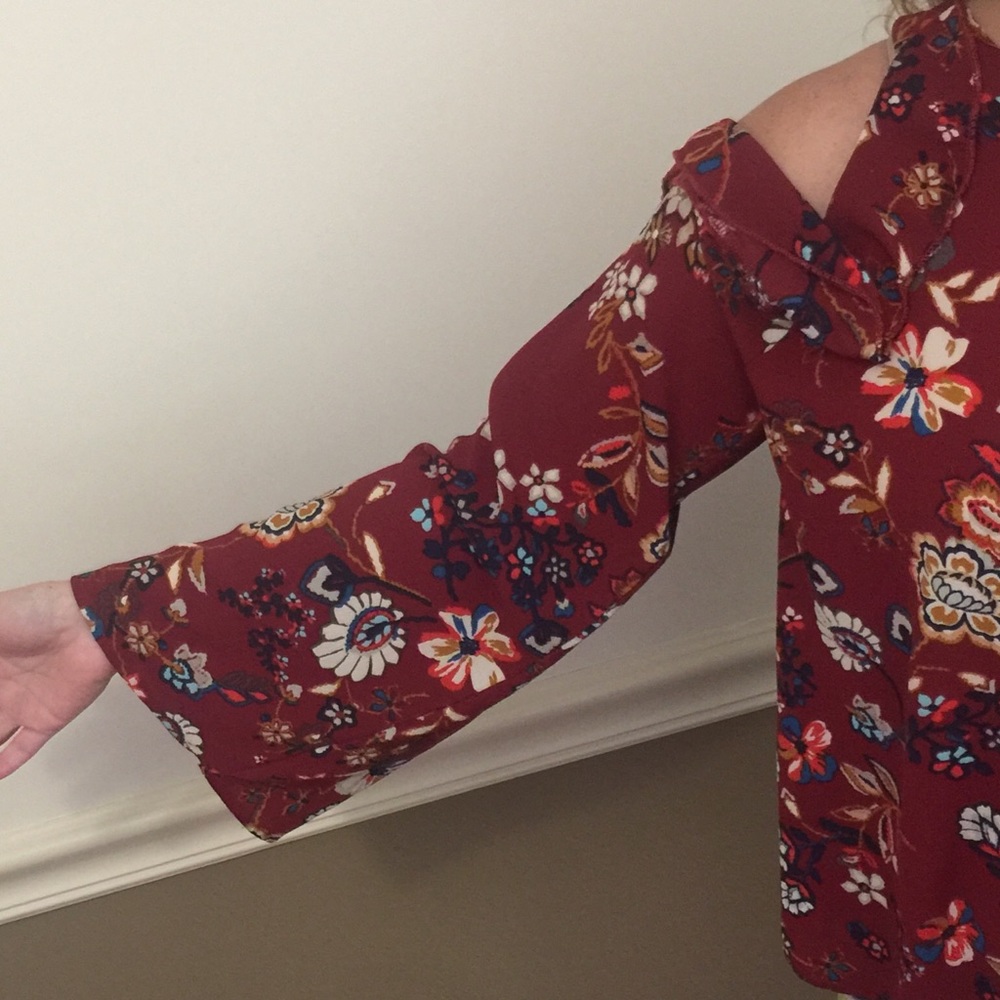 Cold shoulder Ruffle Top Boho Floral - Picture 2 of 8